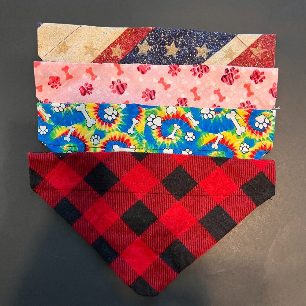 Dog/Cat Bandanas Over the Collar Bundle of 4‎ Small/Medium NWOT